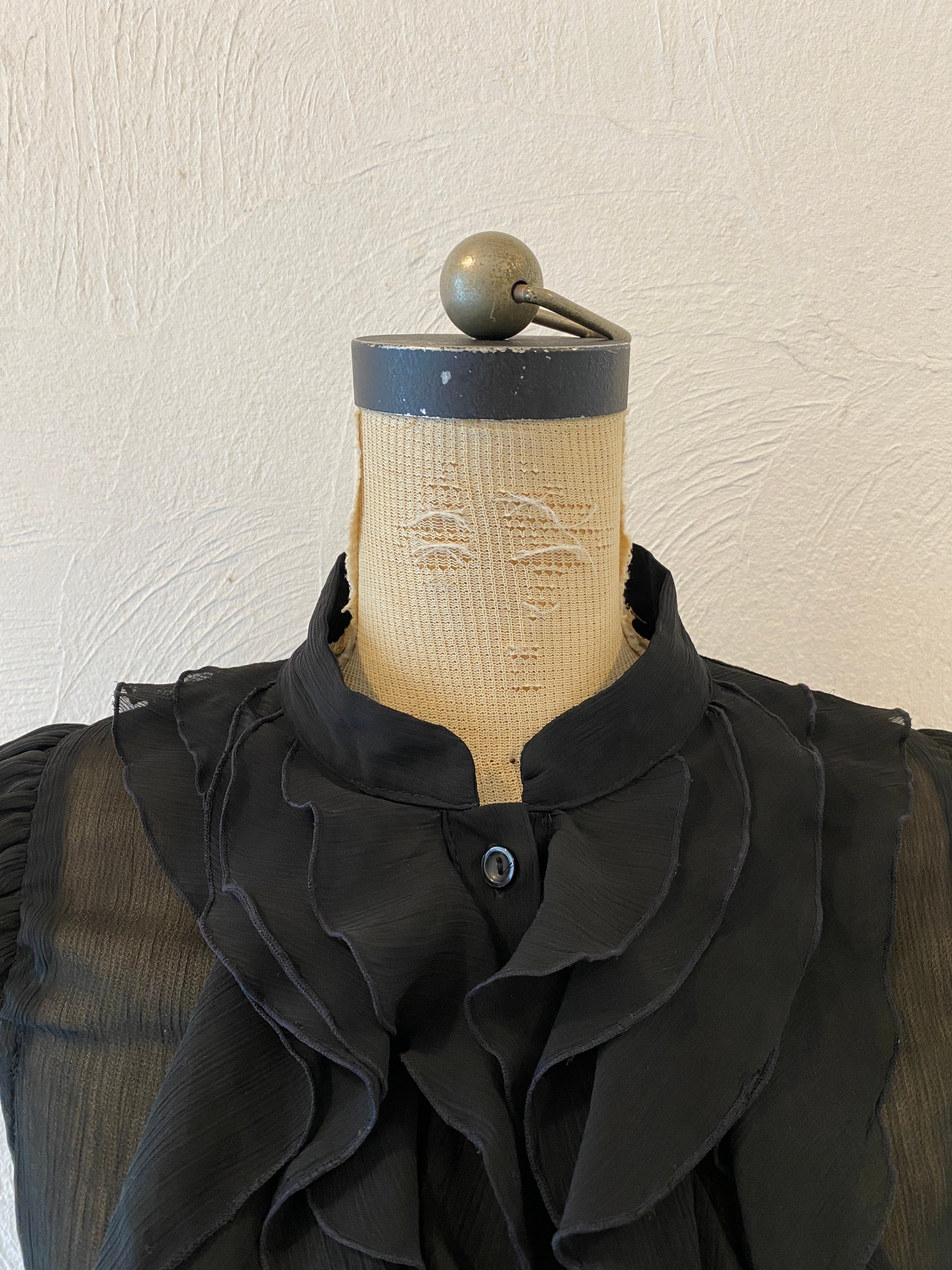 volume frill blouse