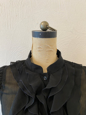 volume frill blouse