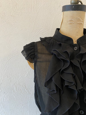 volume frill blouse