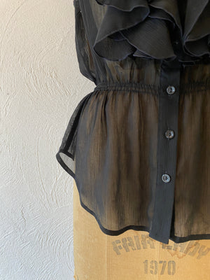 volume frill blouse