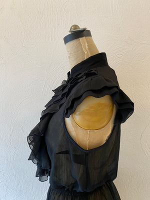 volume frill blouse