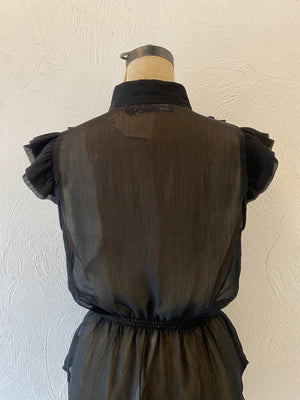 volume frill blouse