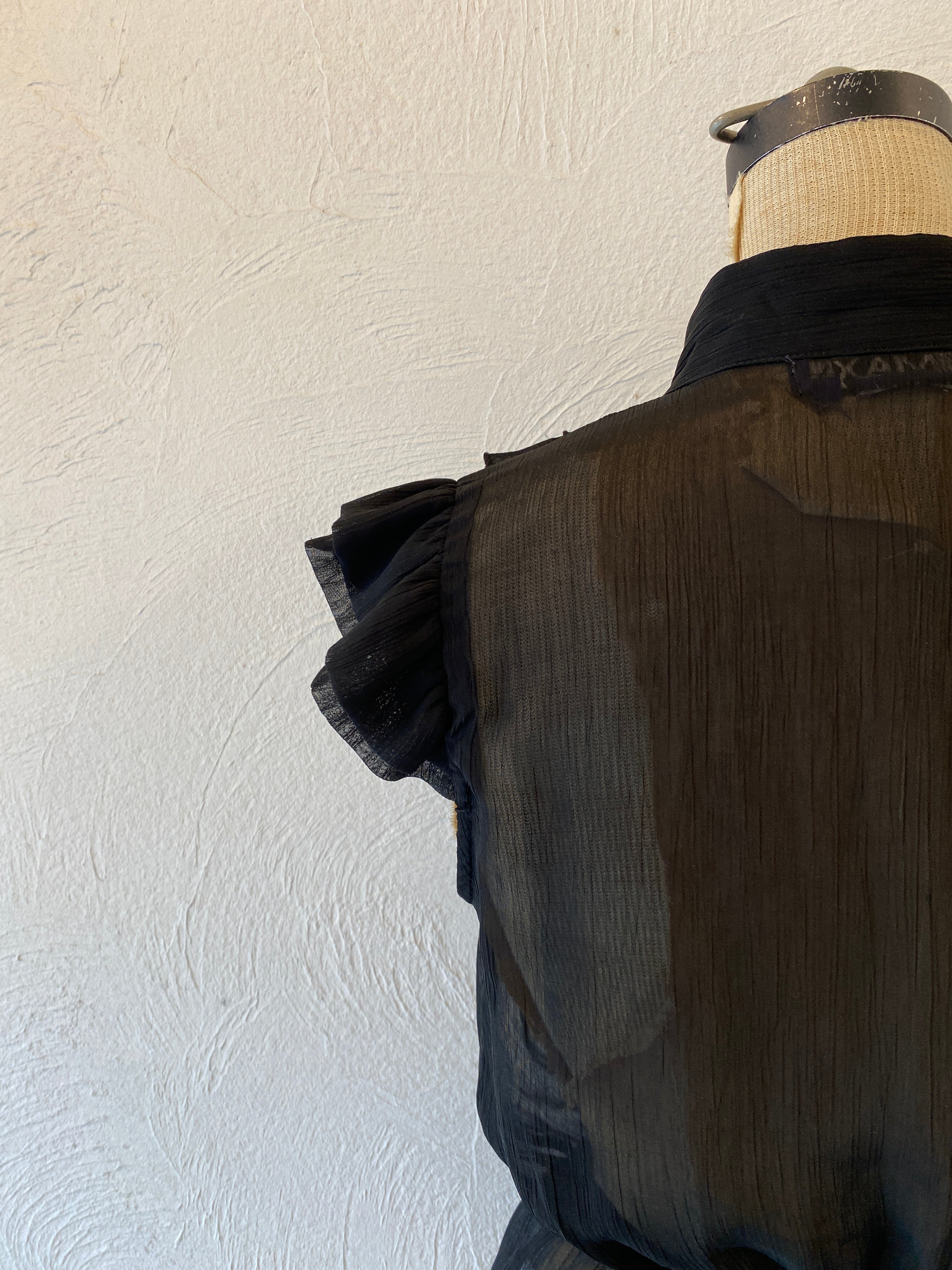 volume frill blouse