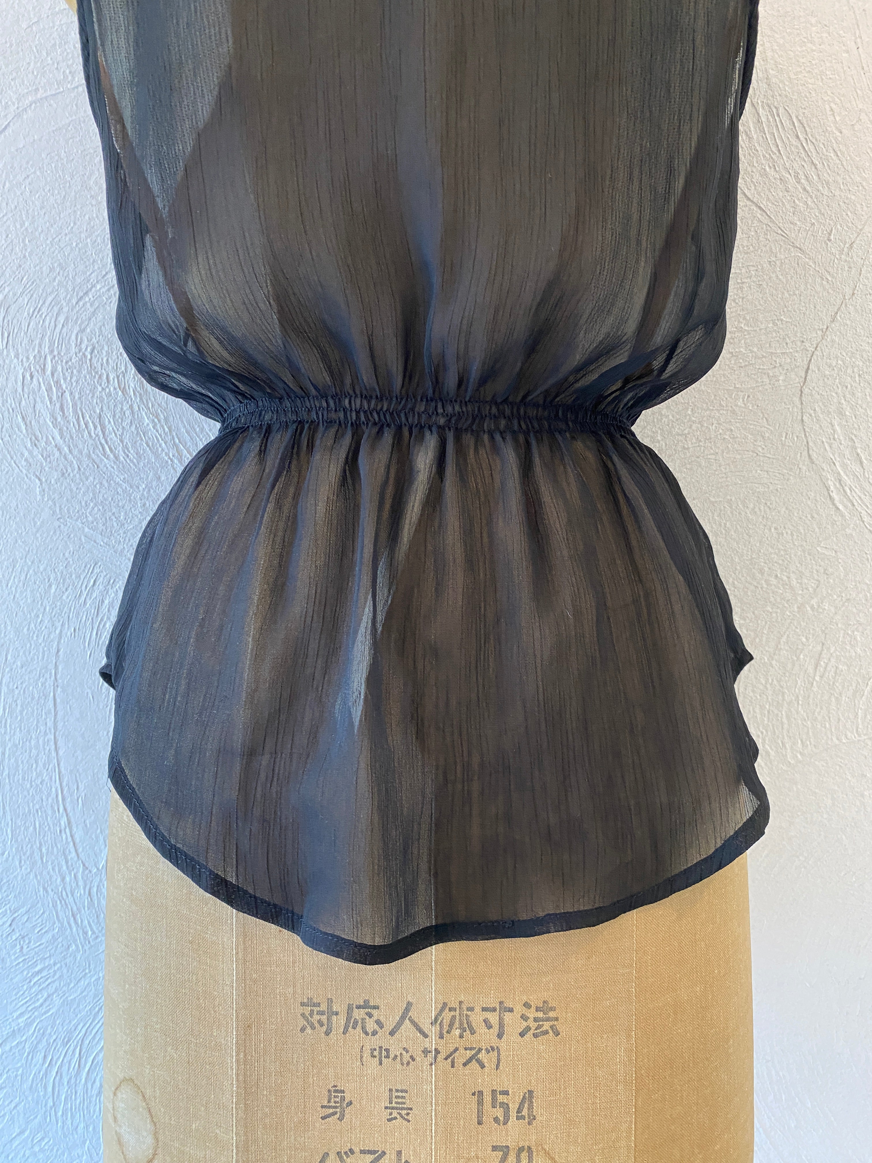 volume frill blouse