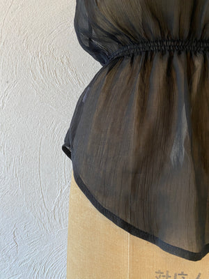 volume frill blouse