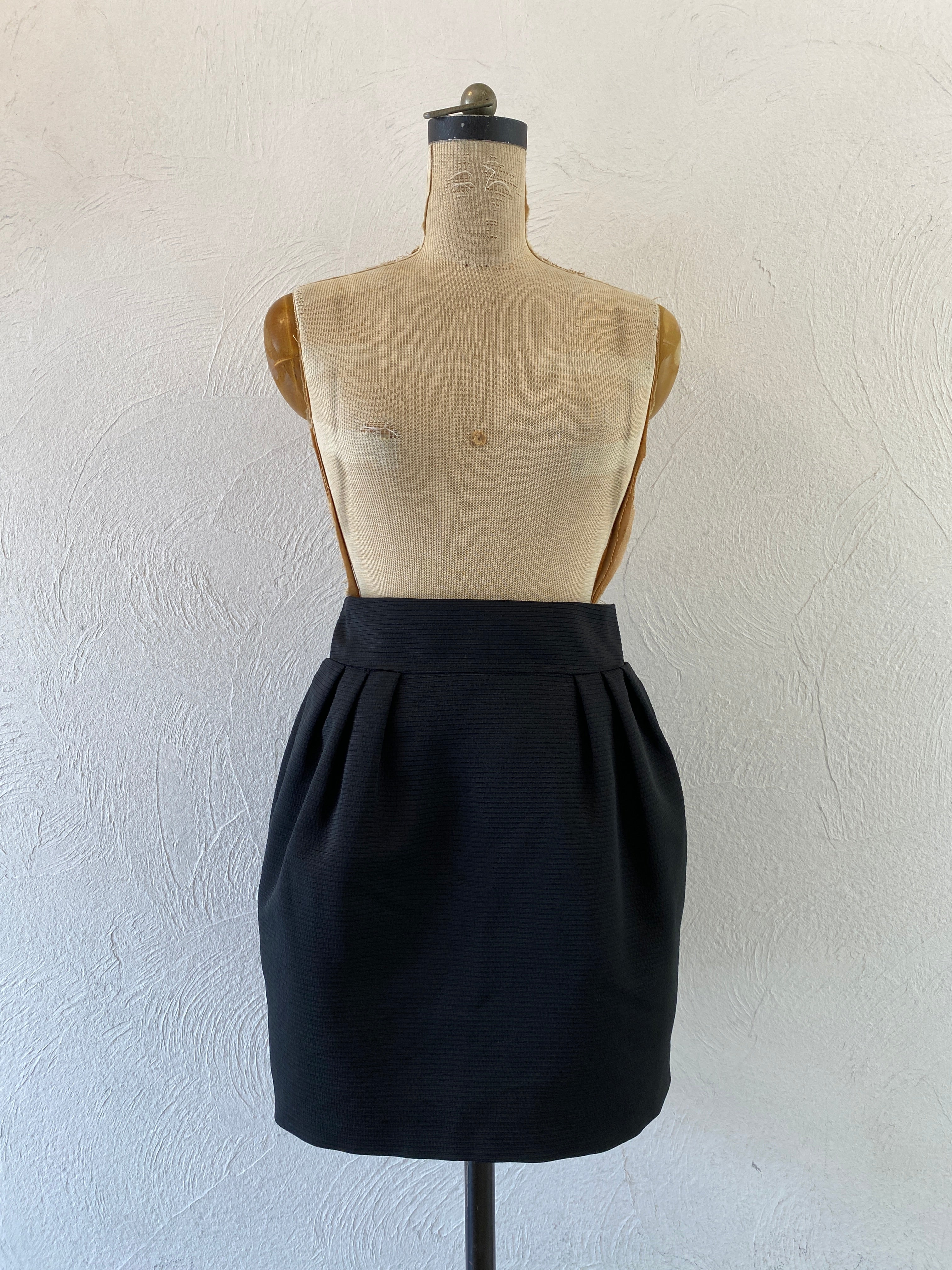 volume mini skirt