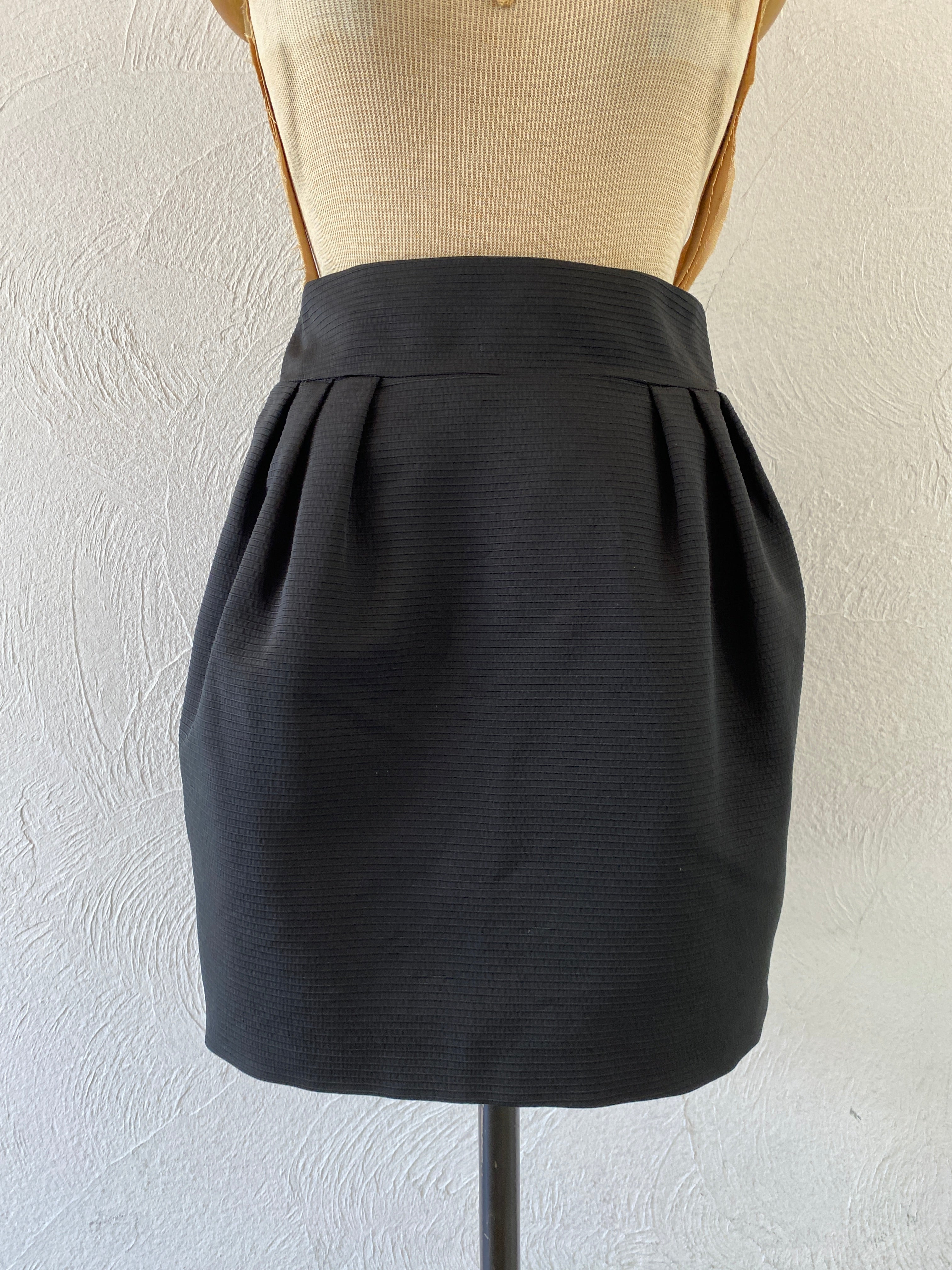 volume mini skirt