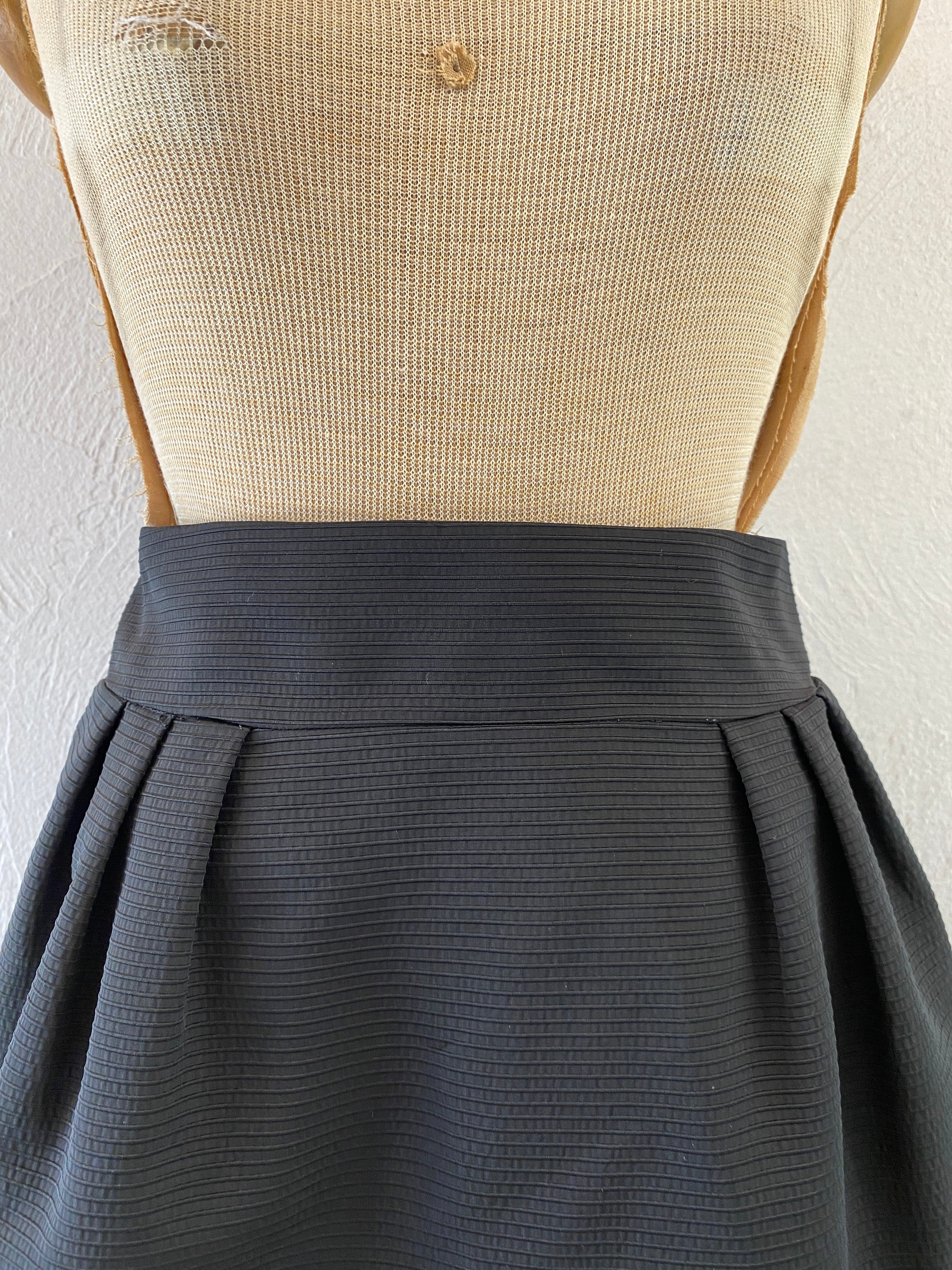volume mini skirt