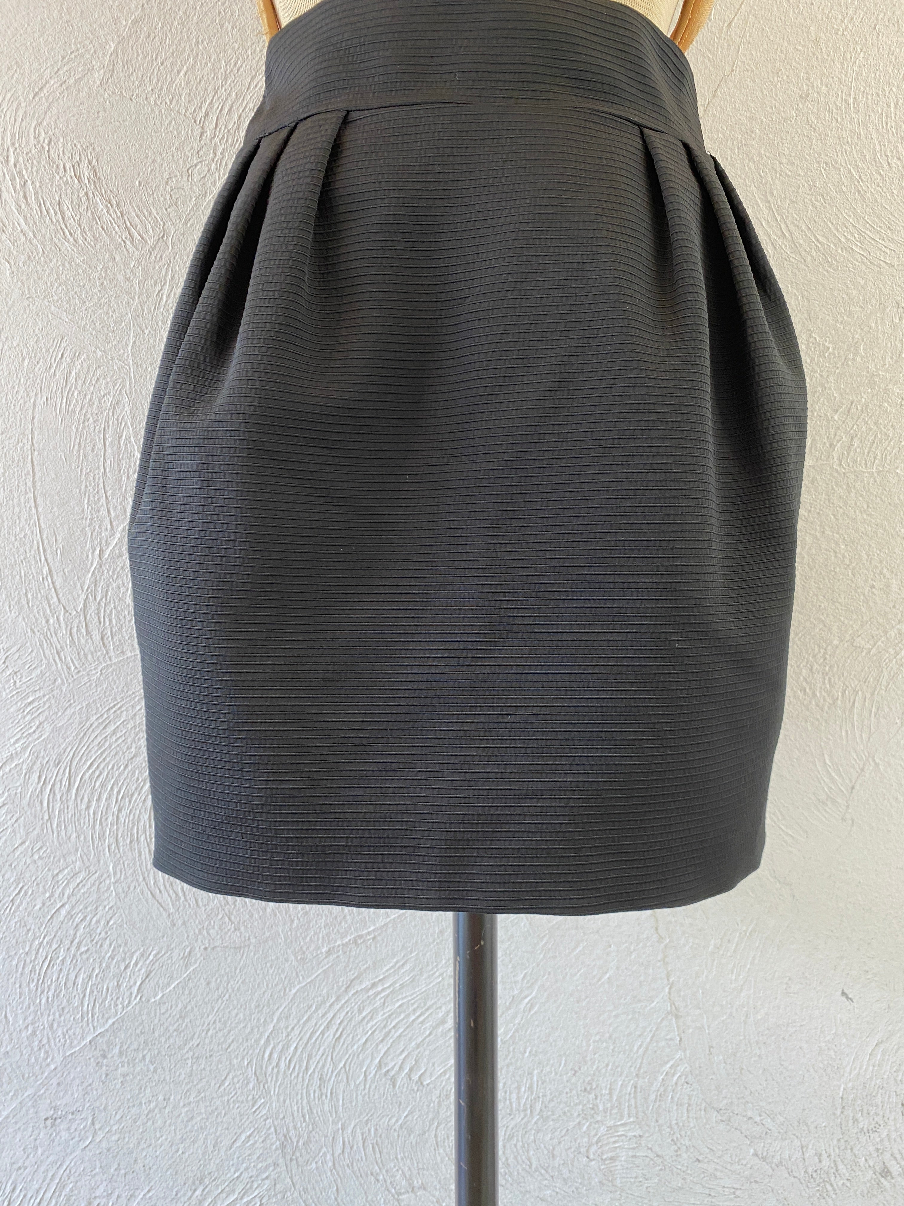 volume mini skirt