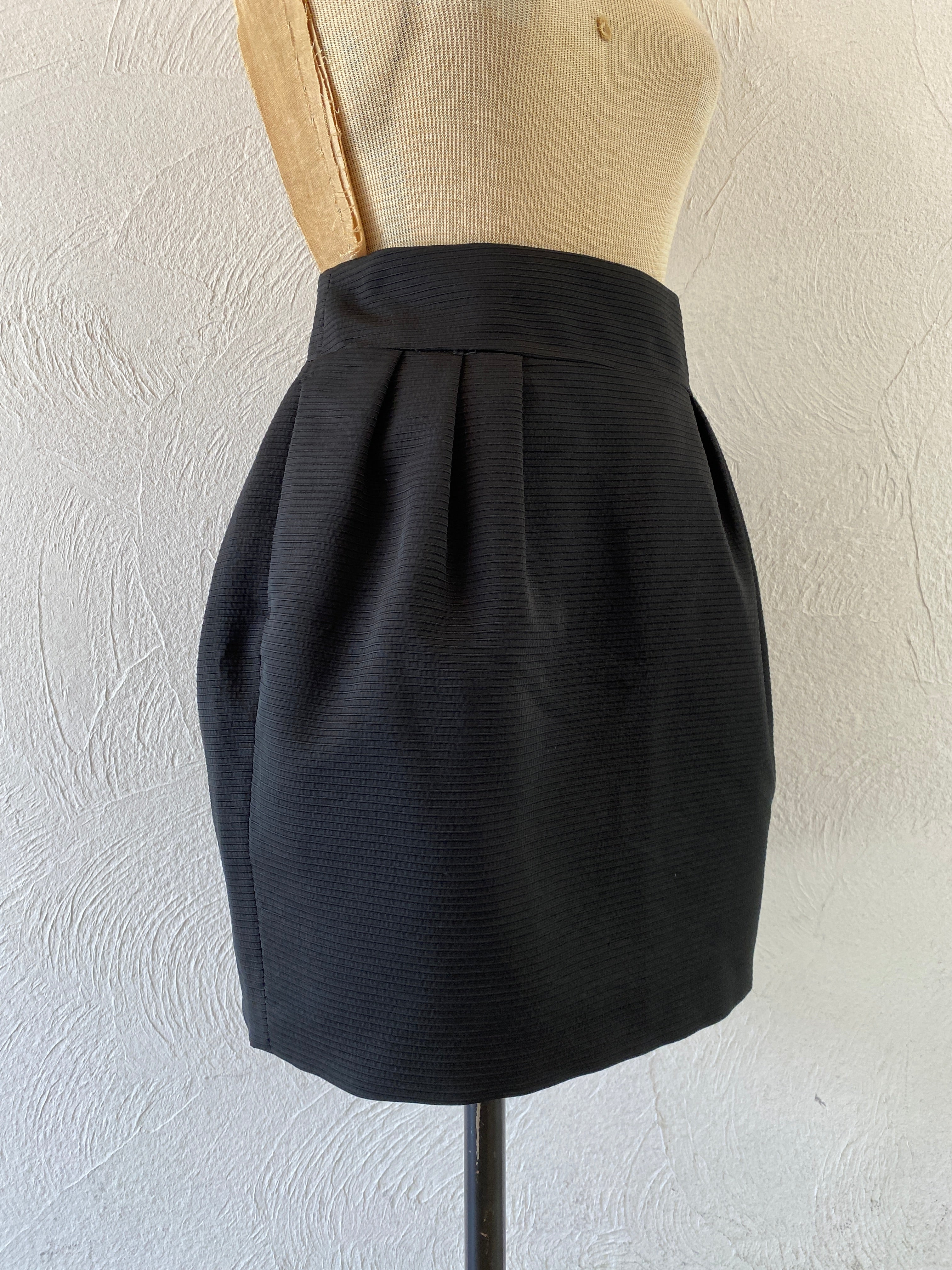 volume mini skirt