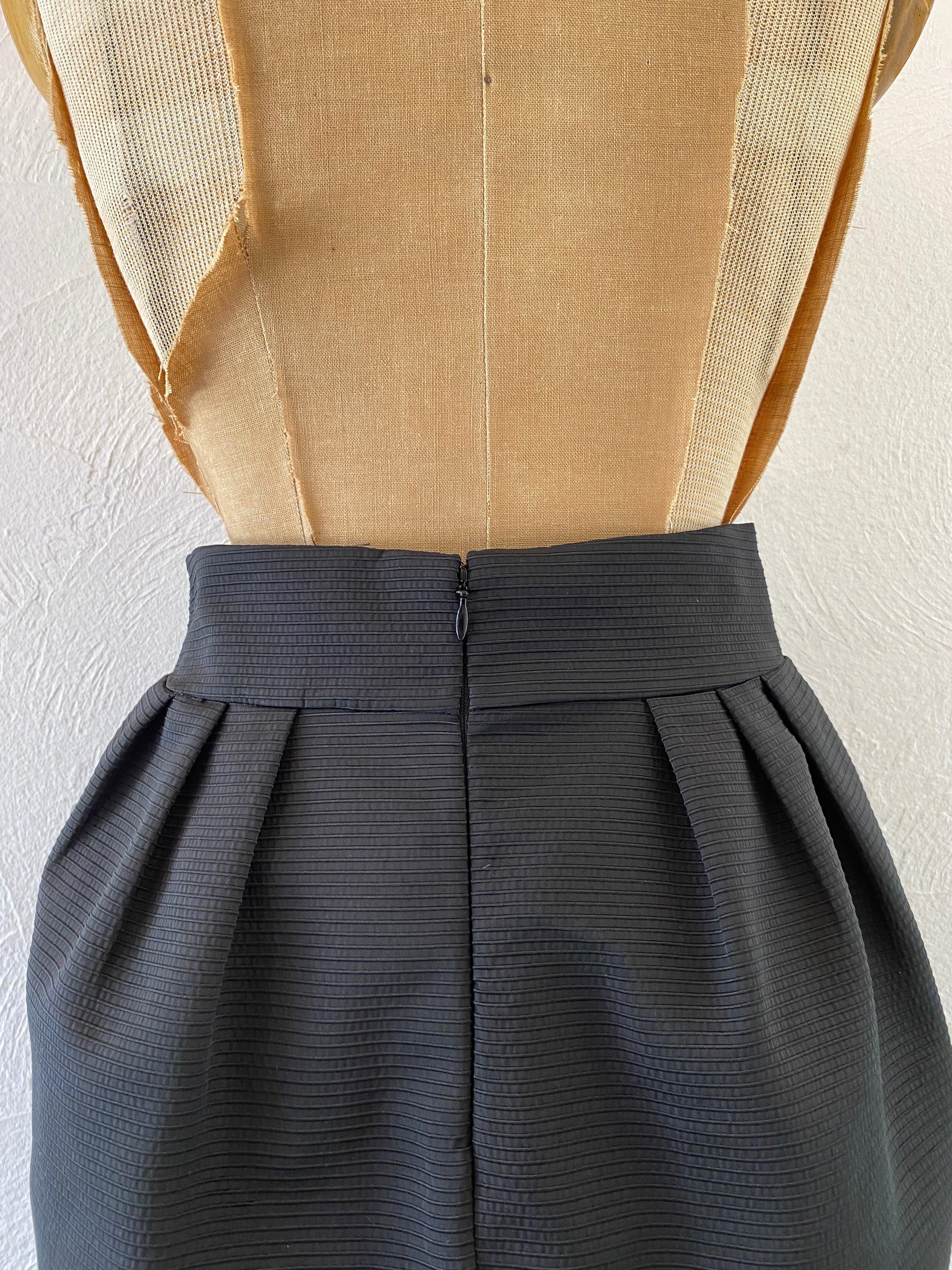 volume mini skirt