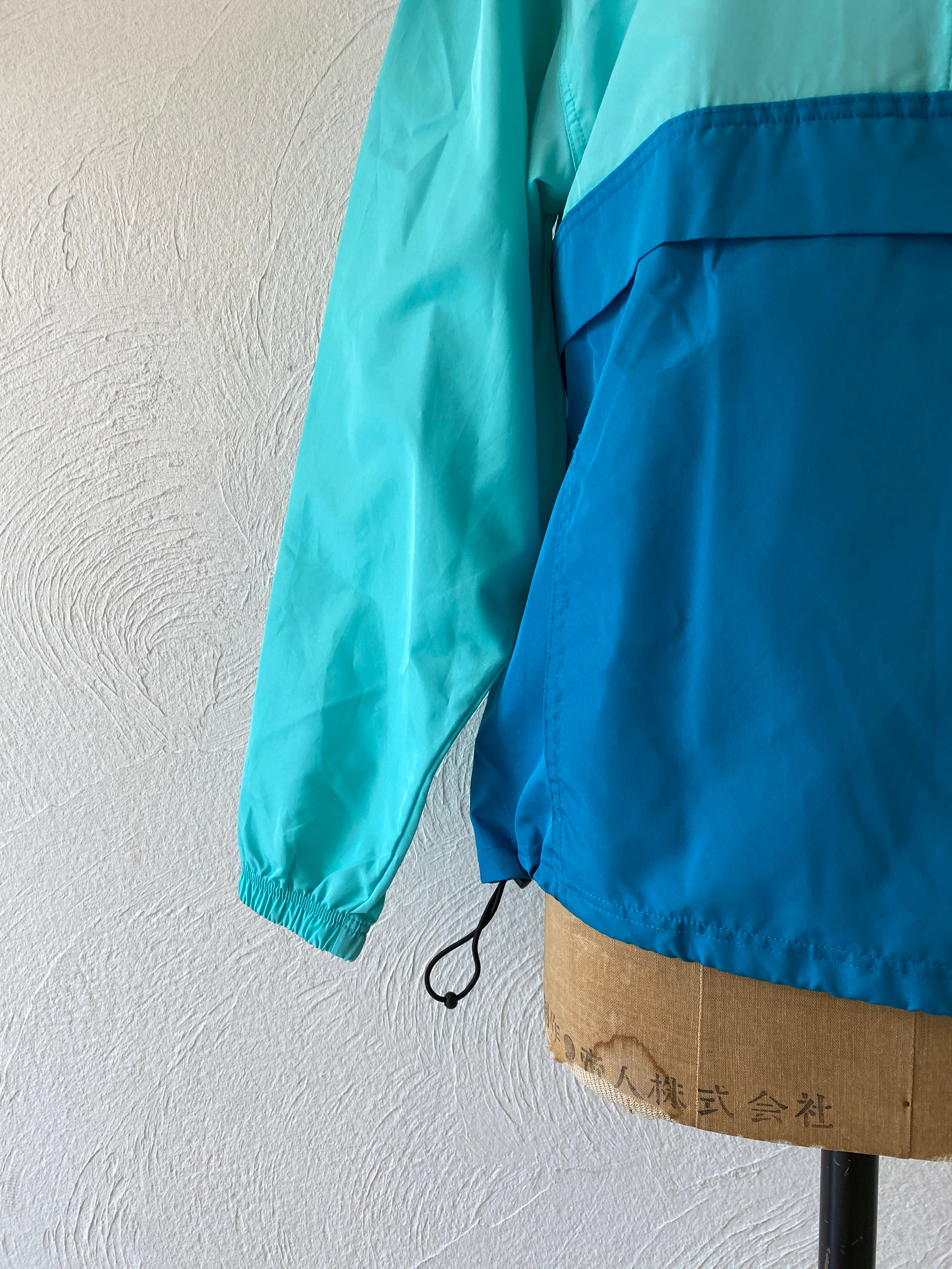 nylon hoodie pullover