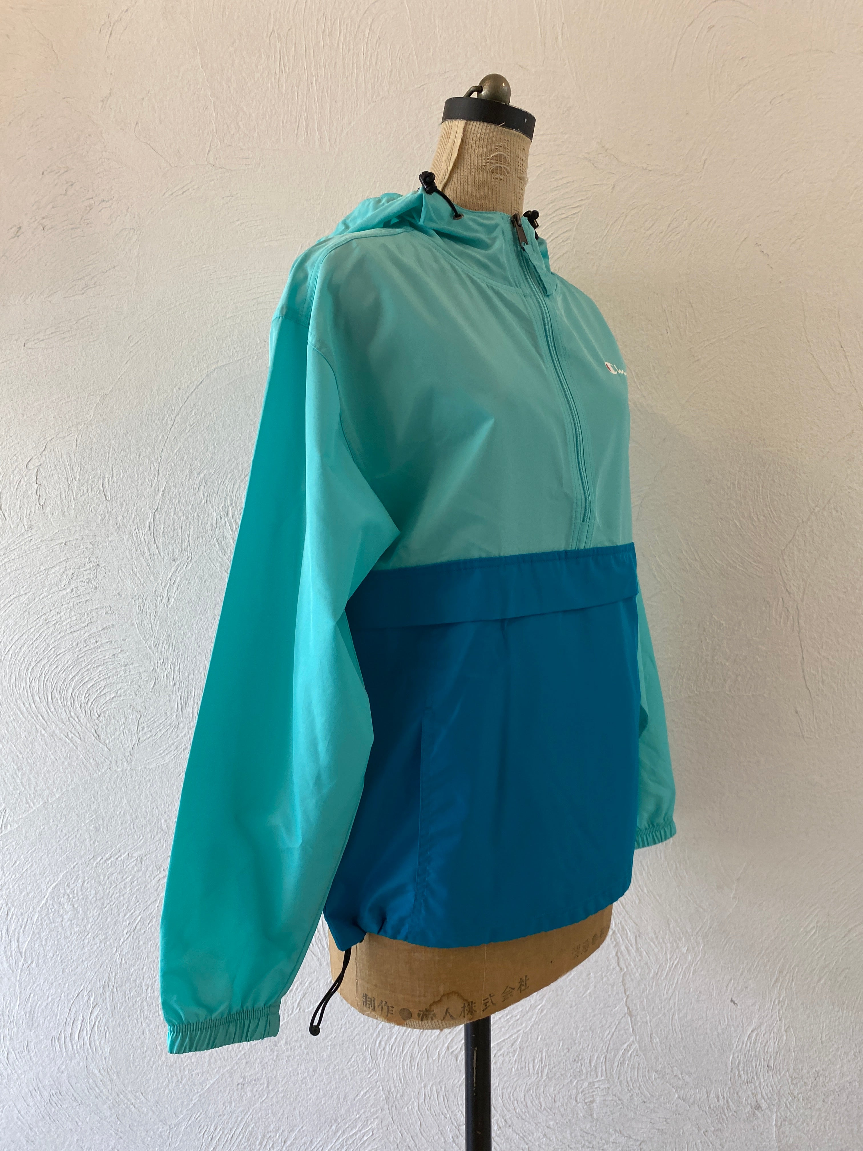 nylon hoodie pullover