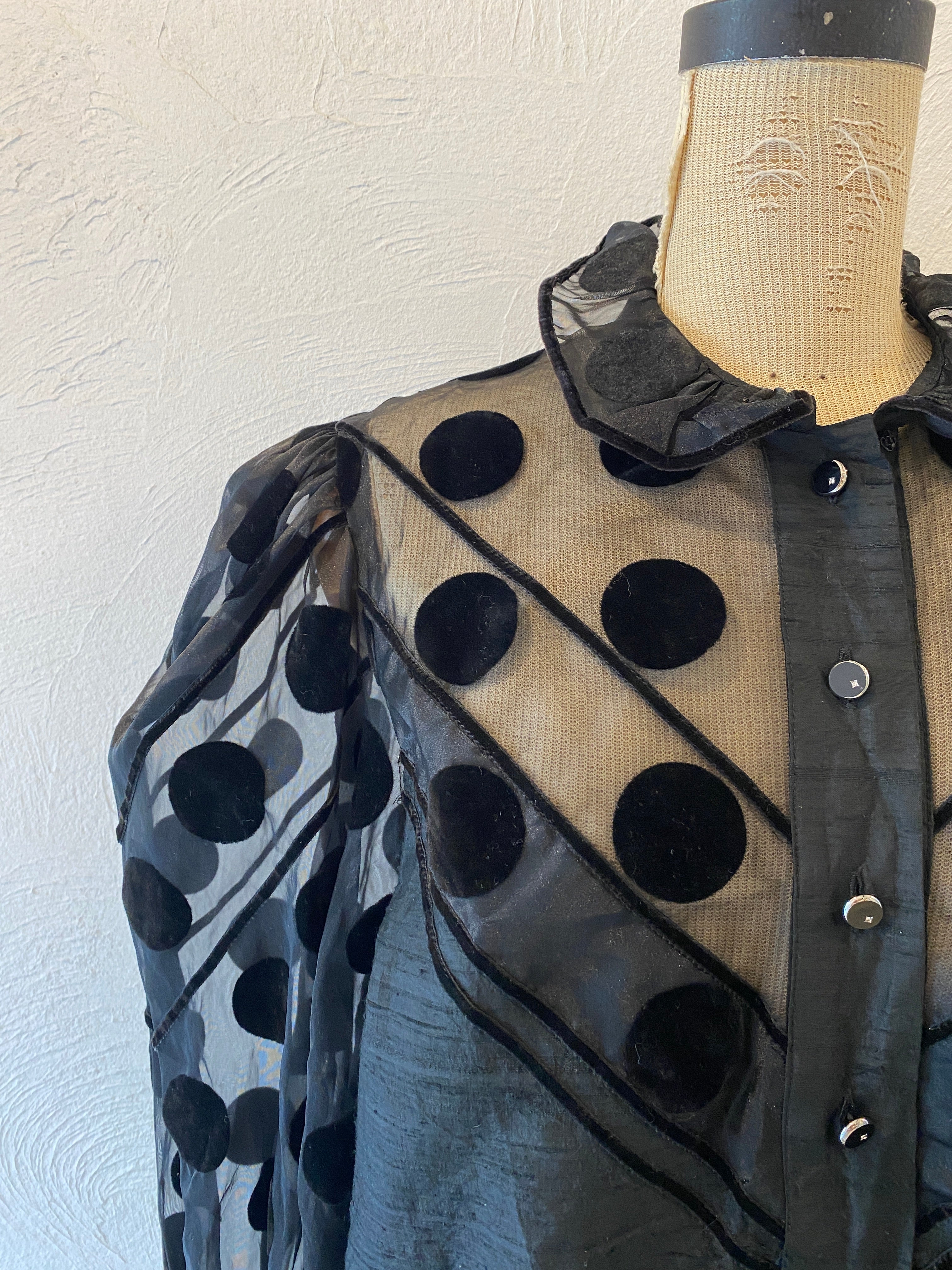 puff sleeve dot blouse