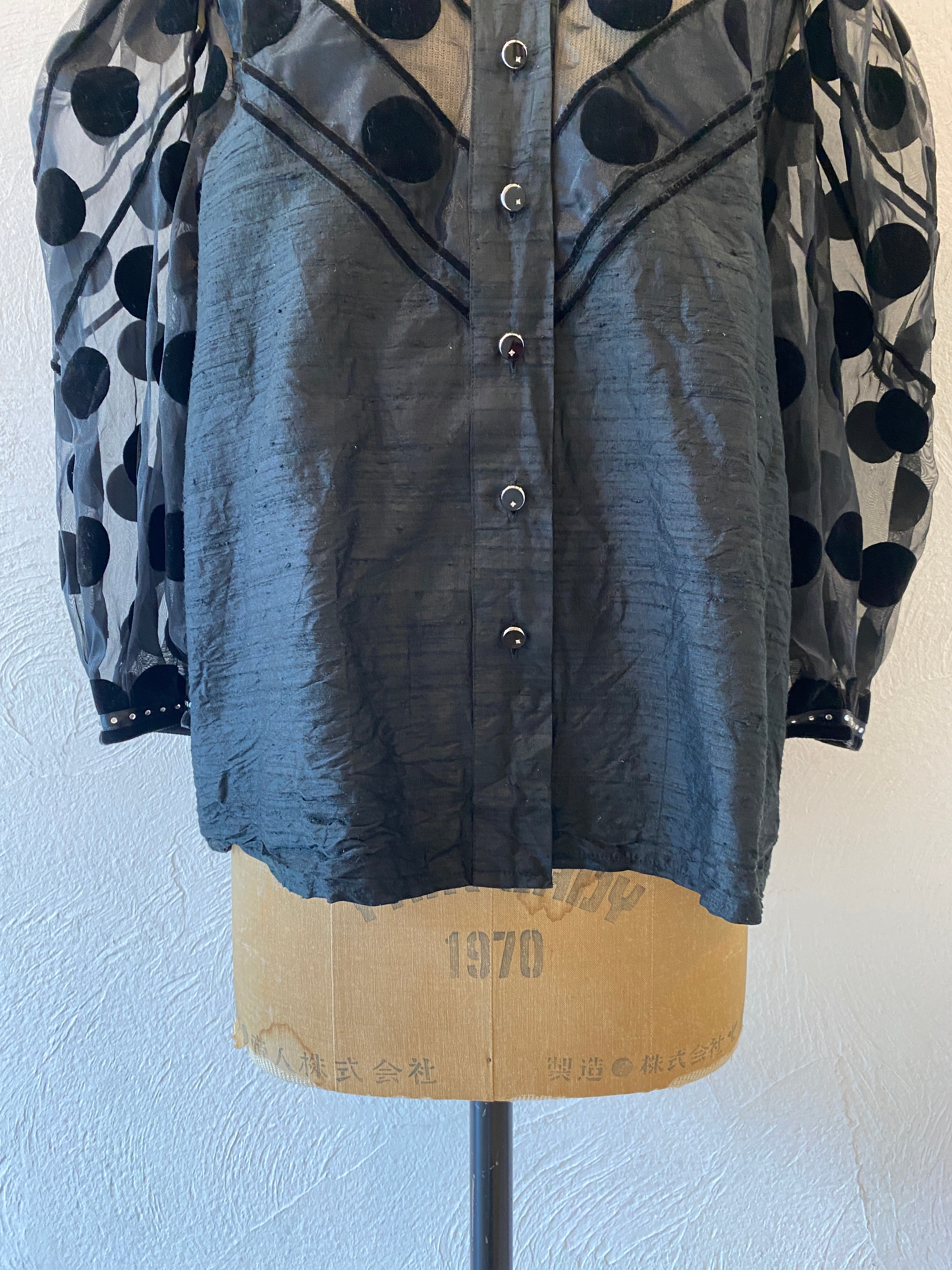 puff sleeve dot blouse