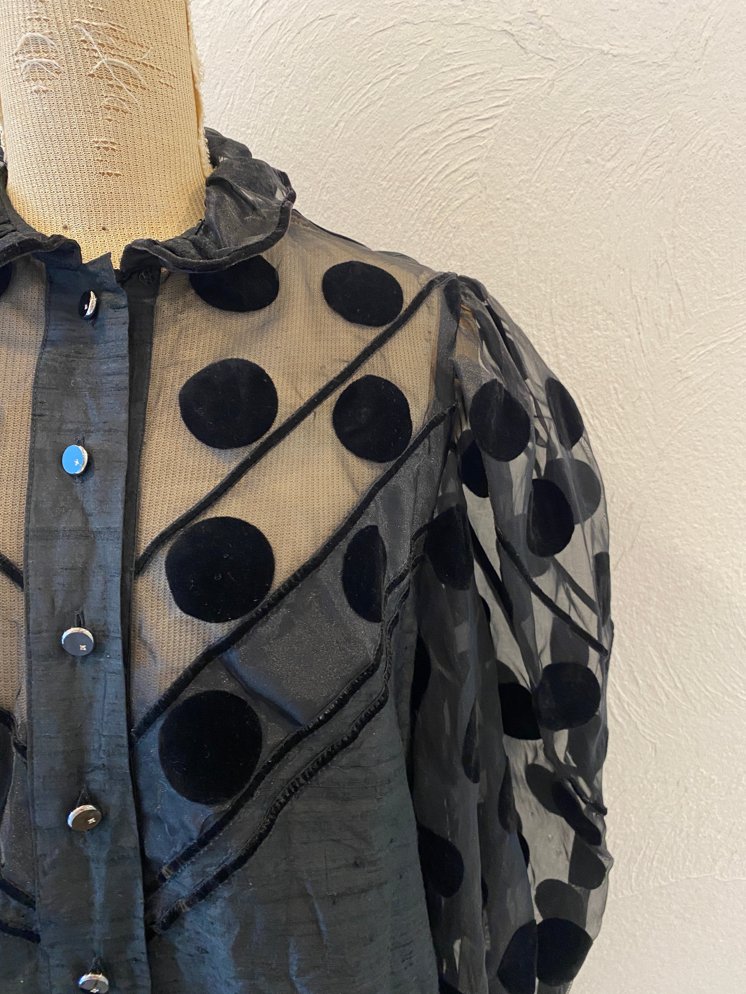 puff sleeve dot blouse