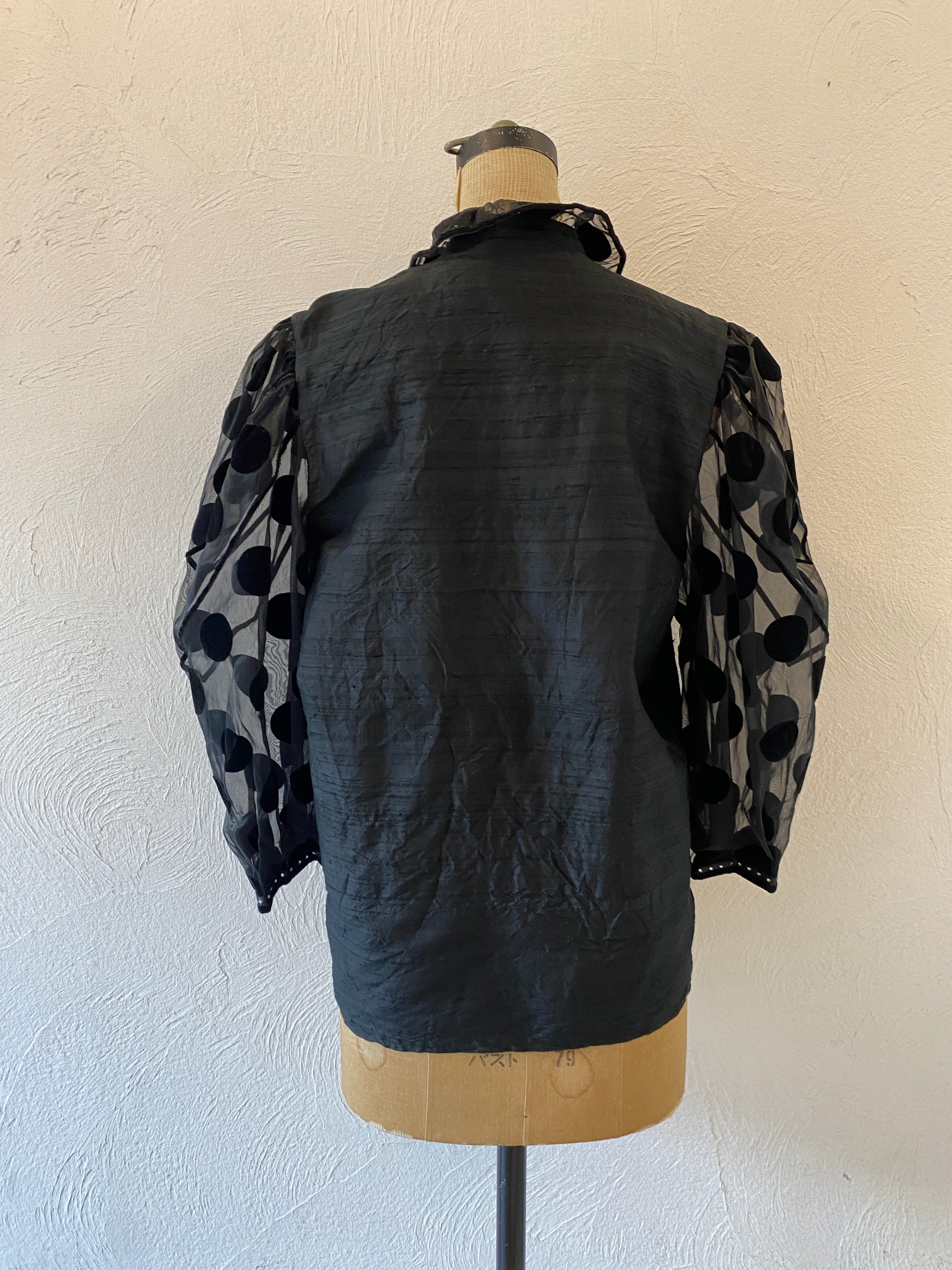 puff sleeve dot blouse